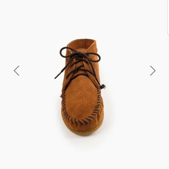 - 🆕️Suede ankle Minnetonka boots - Picture 2 of 4